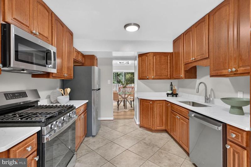 5142 Dahlgreen Pl, Burke, VA 22015