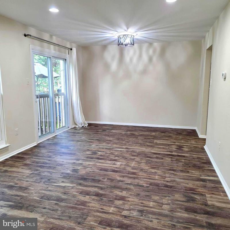 17325 Sandy Knoll Dr, Olney, MD 20832