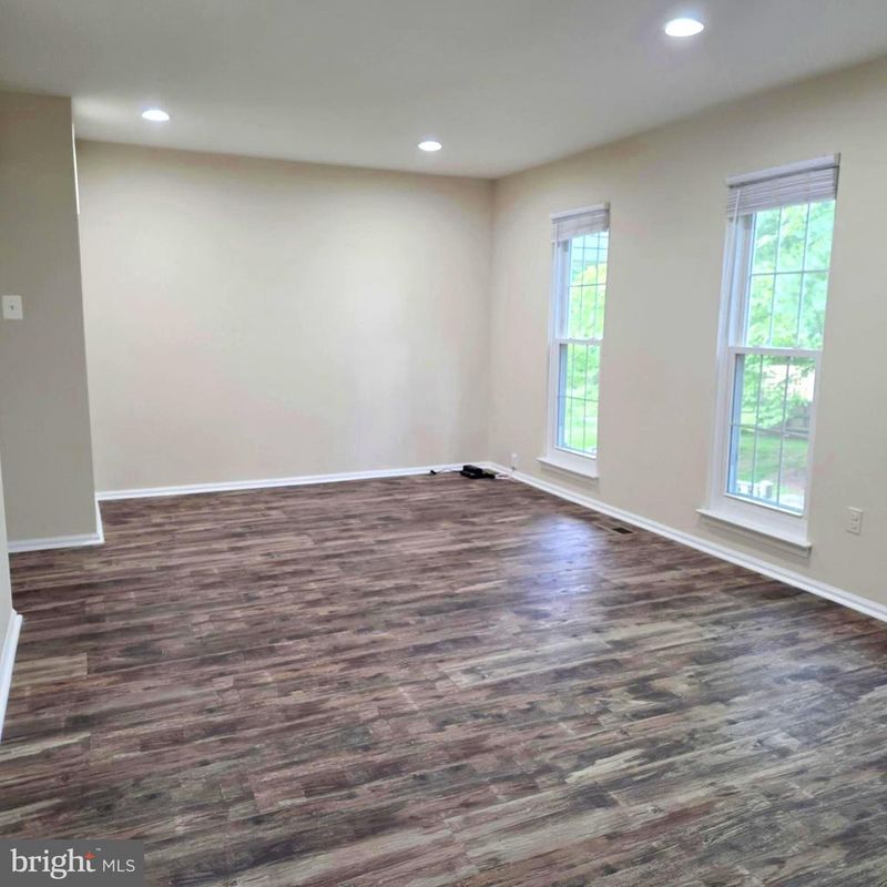 17325 Sandy Knoll Dr, Olney, MD 20832