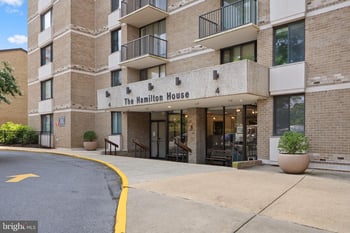 4 Monroe St #4-709, Rockville, MD 20850