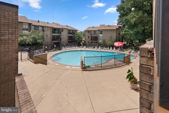 4 Monroe St #4-709, Rockville, MD 20850