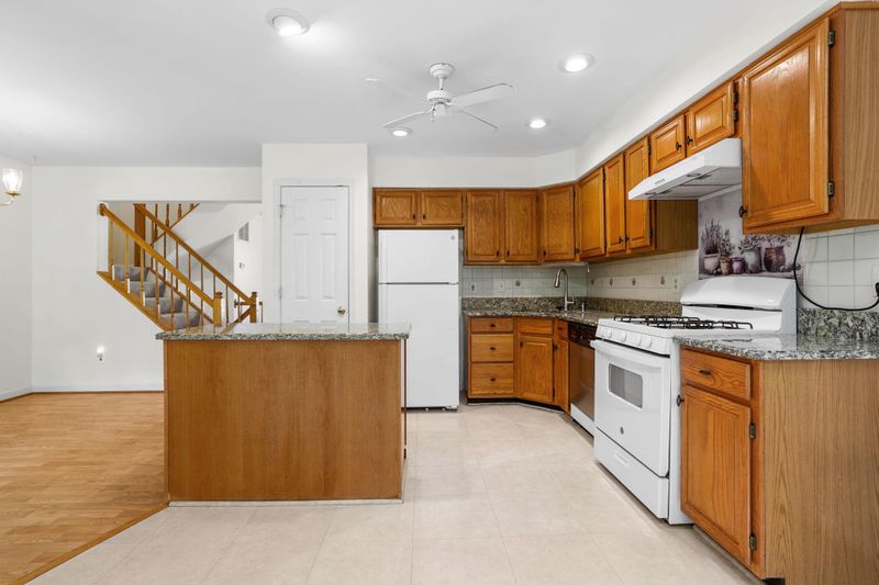 10637 Alison Dr, Burke, VA 22015