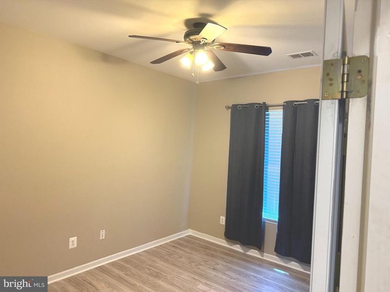 42818 Sykes Ter, Chantilly, VA 20152