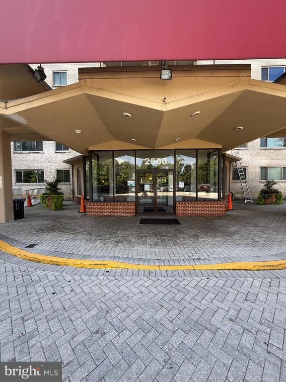 2500 N Van Dorn St #610, Alexandria, VA 22302