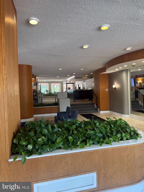 2500 N Van Dorn St #610, Alexandria, VA 22302