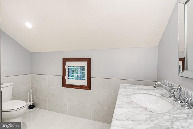 5138 12th St S, Arlington, VA 22204
