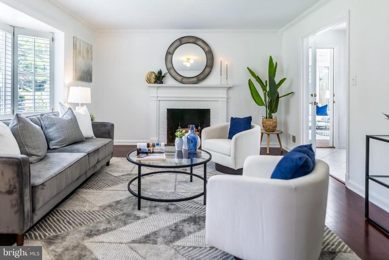 3115 Shadeland Dr, Falls Church, VA 22044