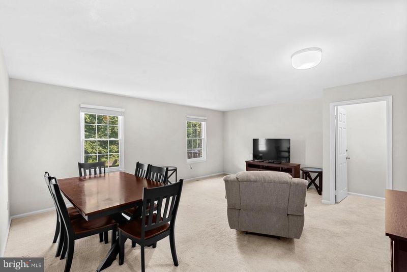 8942 Astongale Ct, Springfield, VA 22152