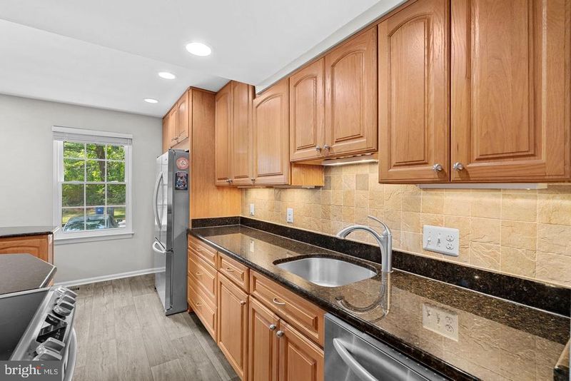 8942 Astongale Ct, Springfield, VA 22152