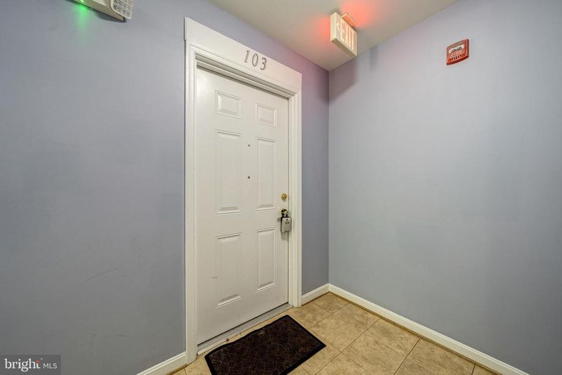 2912 17th St S #103, Arlington, VA 22204
