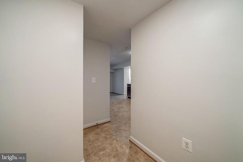 2912 17th St S #103, Arlington, VA 22204