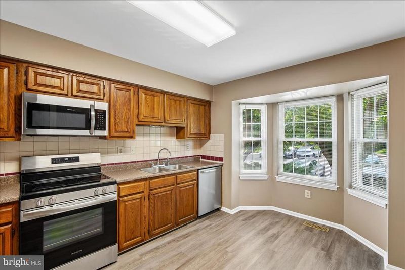 12407 Herrington Manor Dr, Silver Spring, MD 20904