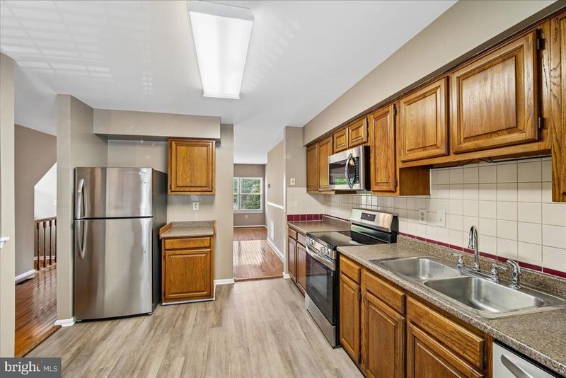 12407 Herrington Manor Dr, Silver Spring, MD 20904