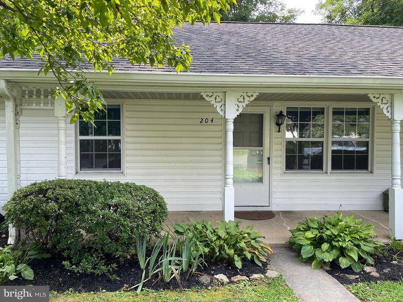 208 Maple St #204, Middleburg, VA 20117
