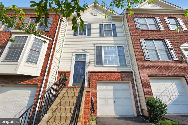 9819 Cheshire Ridge Cir, Manassas, VA 20110