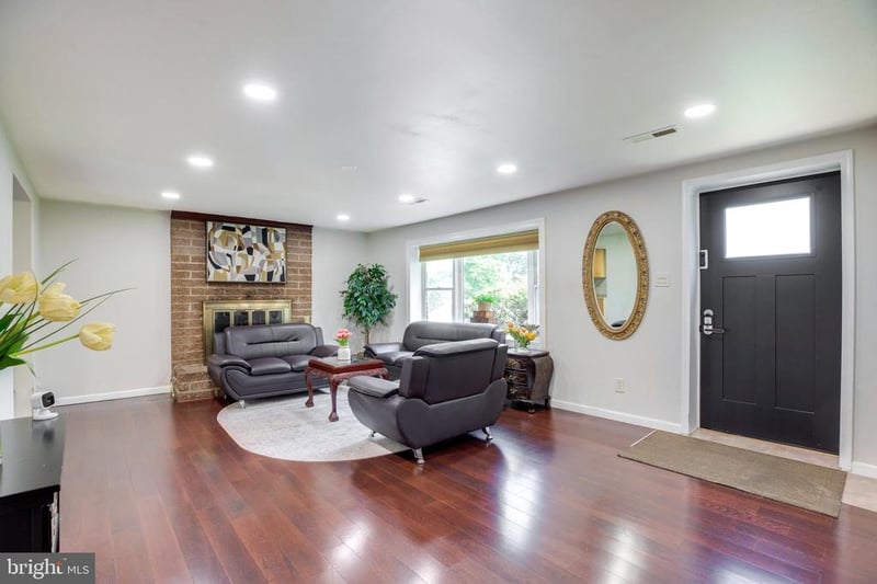 8407 Spruce St, Manassas, VA 20111