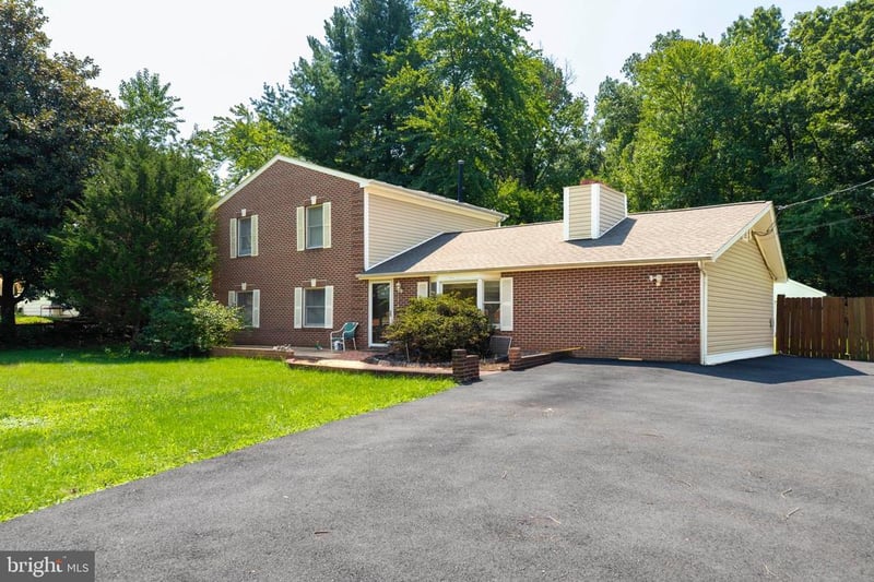 8407 Spruce St, Manassas, VA 20111