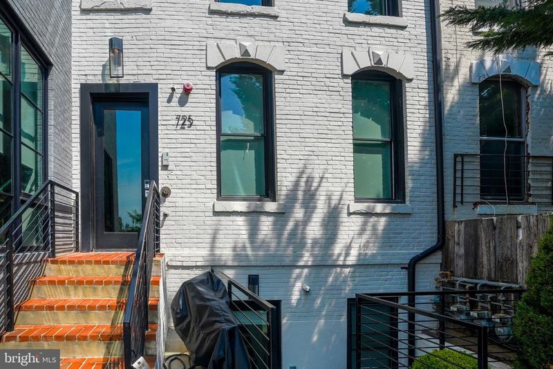 725 Euclid St NW #2, Washington, DC 20001