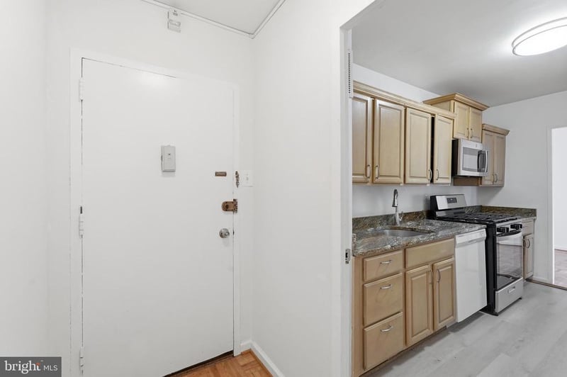 4000 Tunlaw Rd NW #619, Washington, DC 20007