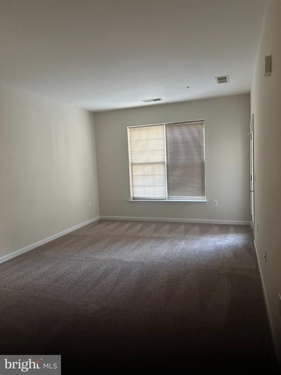 9712 Handerson Pl #102, Manassas Park, VA 20111