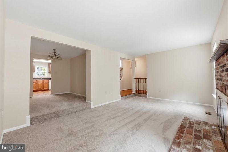 10065 Chestnut Wood Ln, Burke, VA 22015