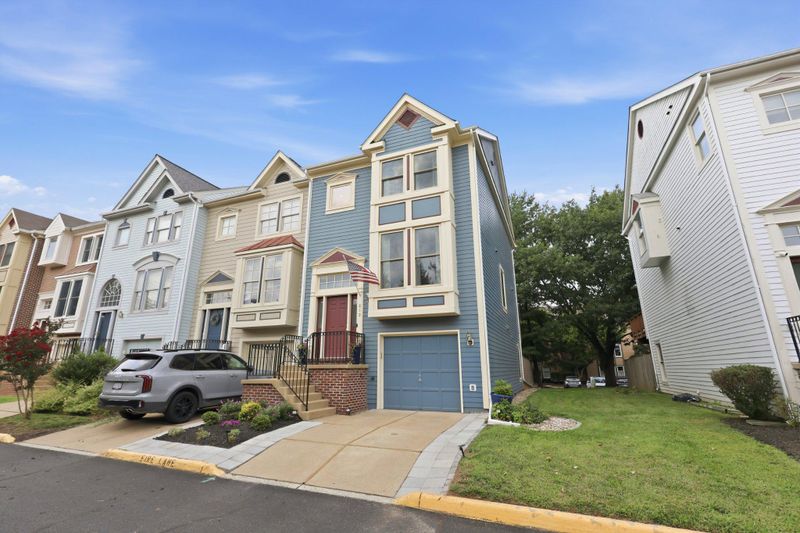 212 Occoquan Ter SW, Leesburg, VA 20175