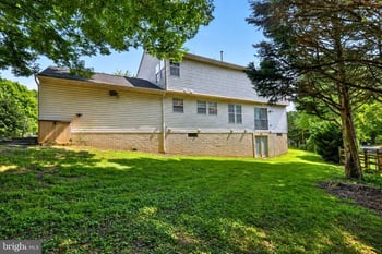19319 Plummer Dr, Germantown, MD 20876