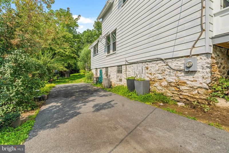 819 E A St, Brunswick, MD 21716