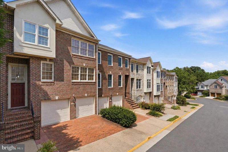 9510 Gatecross Pl, Burke, VA 22015