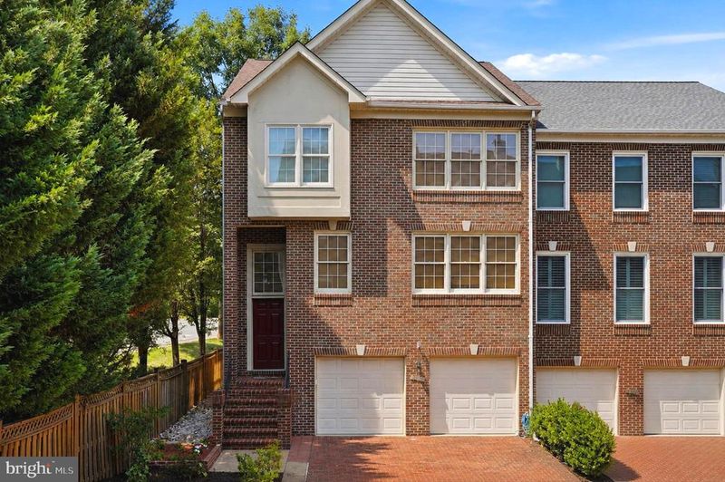 9510 Gatecross Pl, Burke, VA 22015