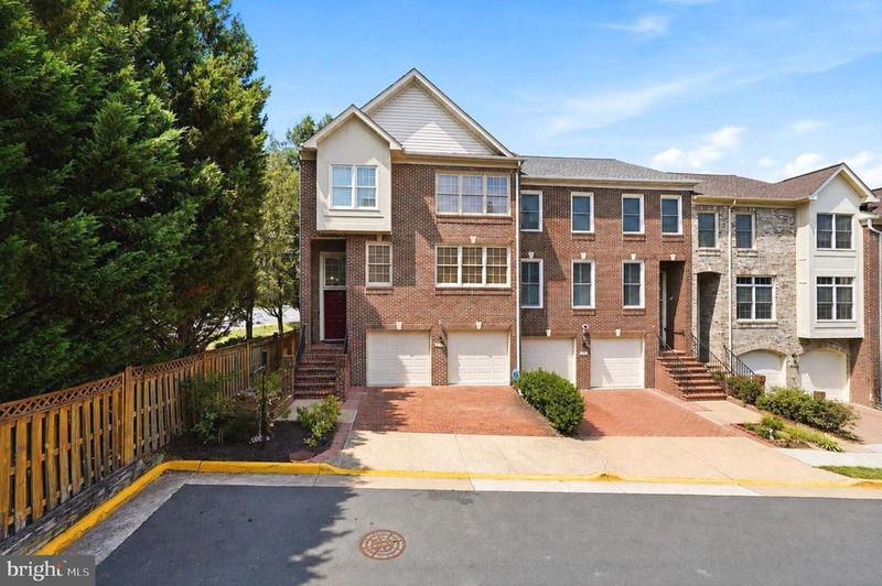 9510 Gatecross Pl, Burke, VA 22015
