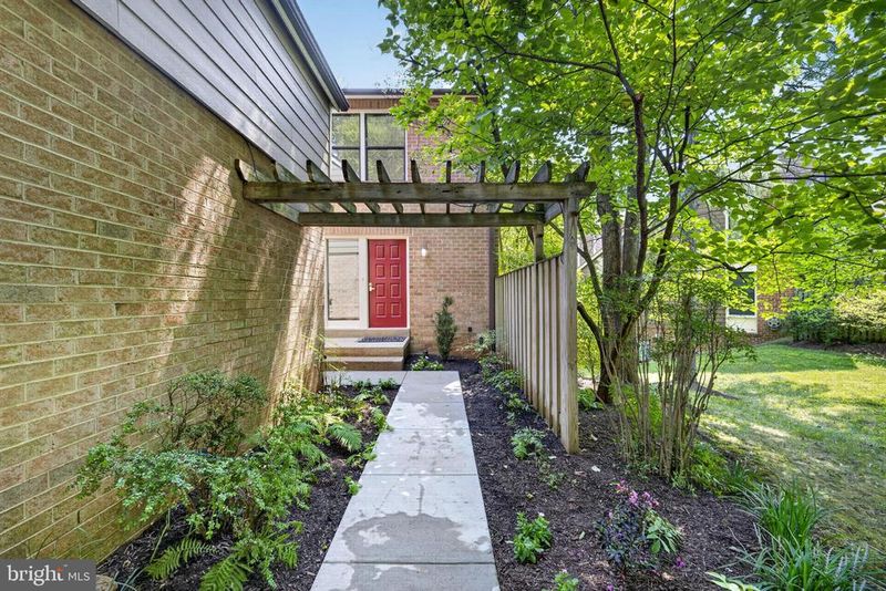 6481 Wishbone Ter, Cabin John, MD 20818