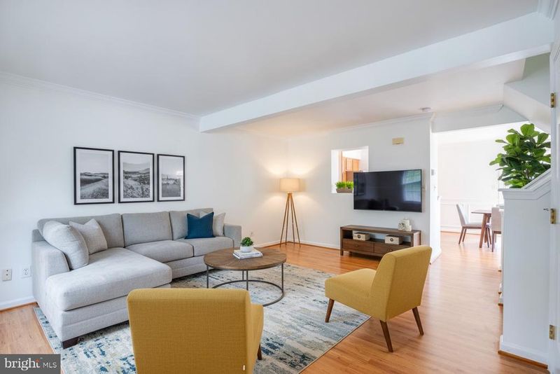 9081 Falcon Glen Ct, Bristow, VA 20136