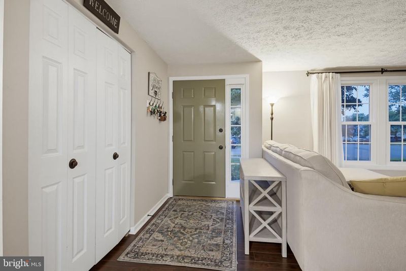 8 Contour Rd, Mount Airy, MD 21771