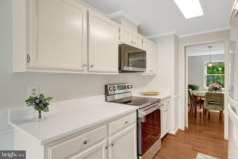 2960 Oakleigh Ln, Oakton, VA 22124