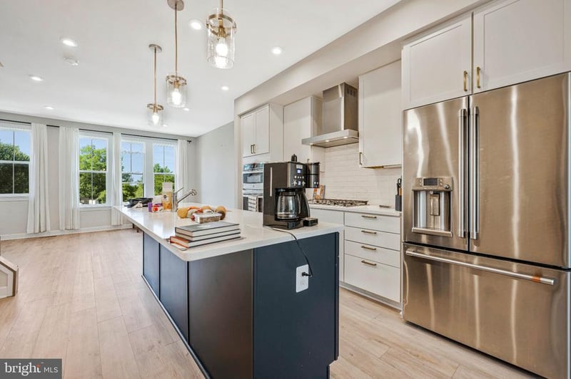 2820 Dart Dr, Alexandria, VA 22306