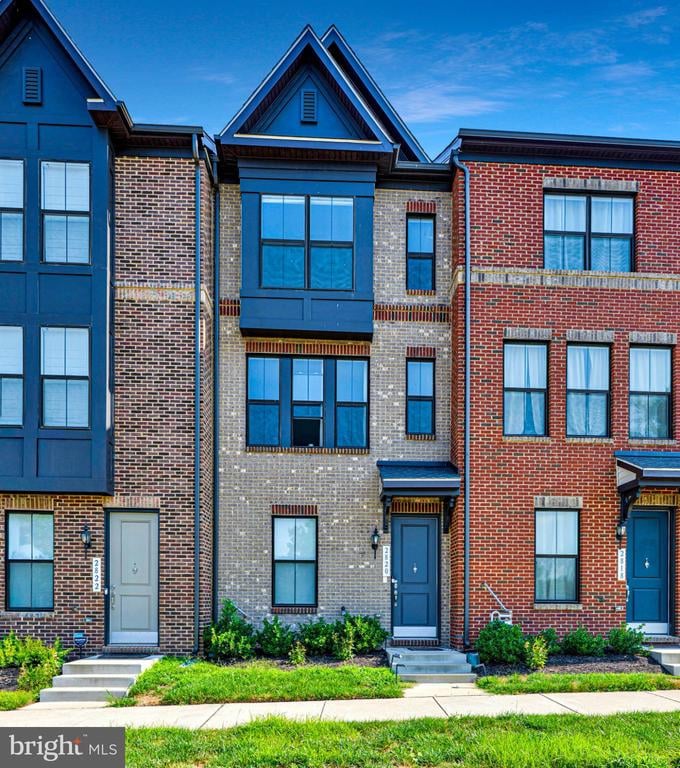 2820 Dart Dr, Alexandria, VA 22306