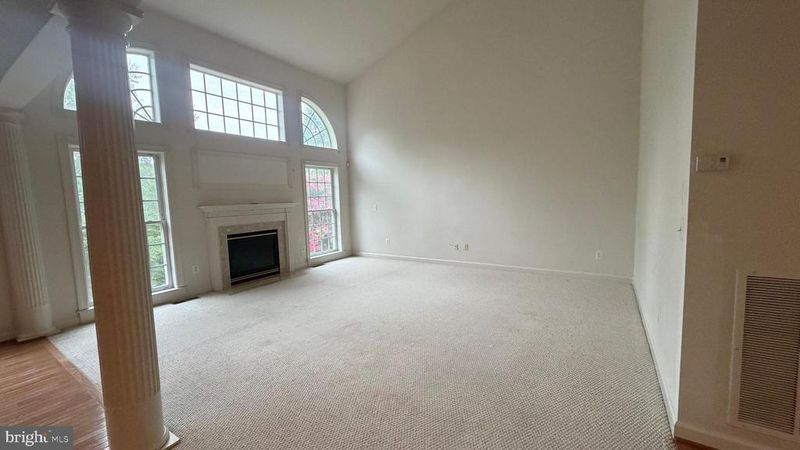12525 Cerromar Pl, Fairfax, VA 22030