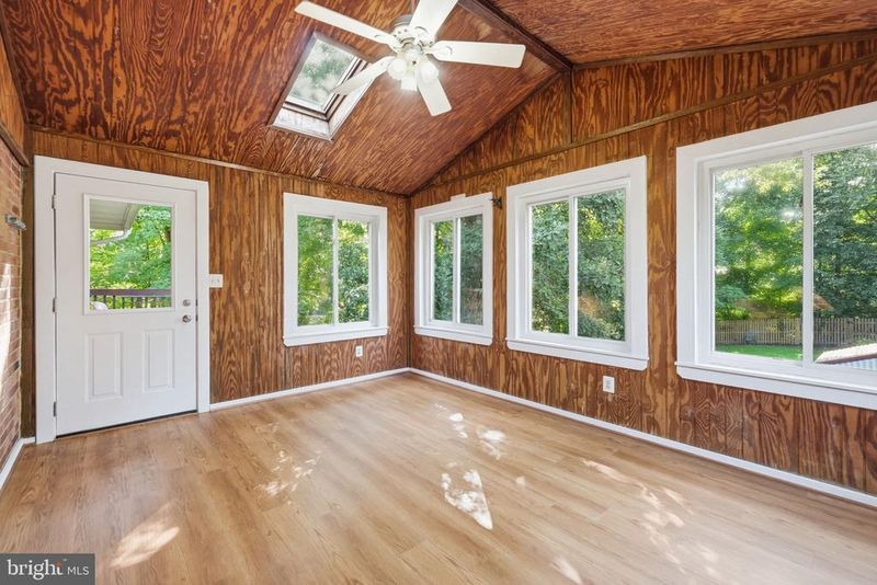 8413 Rugby Rd, Manassas, VA 20111