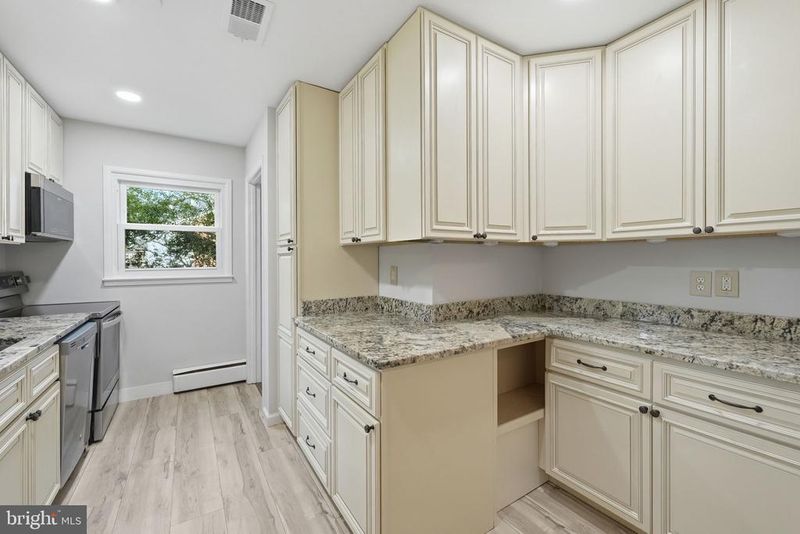 8413 Rugby Rd, Manassas, VA 20111