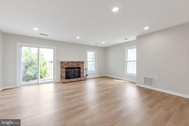 10390 Rapidan Ln, Manassas, VA 20109