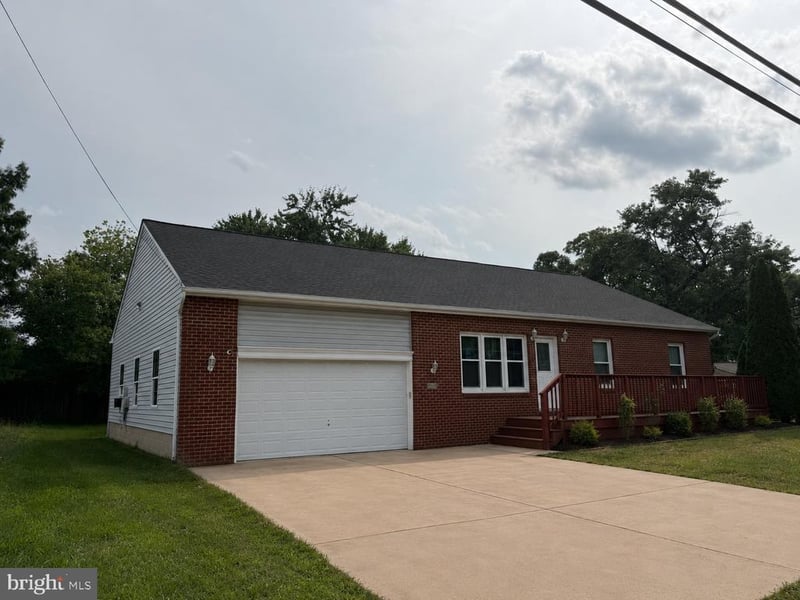 8719 Parkland St, Manassas, VA 20111
