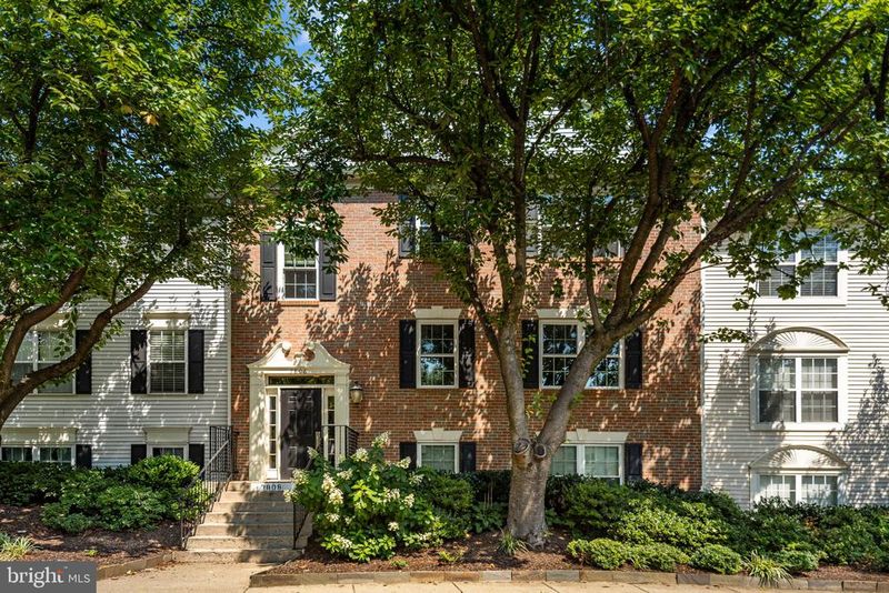 3808 Green Ridge Ct #302, Fairfax, VA 22033