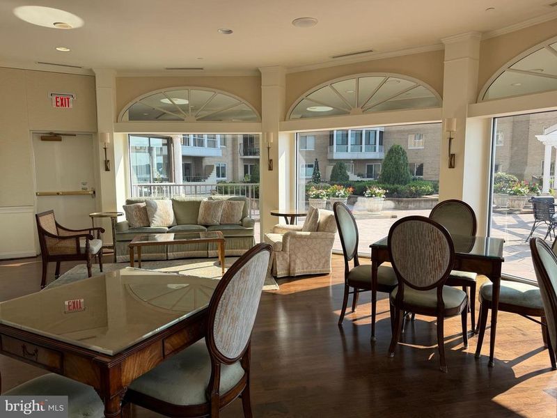 1250 S Washington St #318, Alexandria, VA 22314