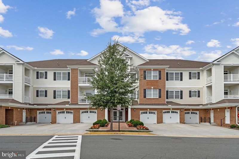 15140 Heather Mill Ln #404, Haymarket, VA 20169