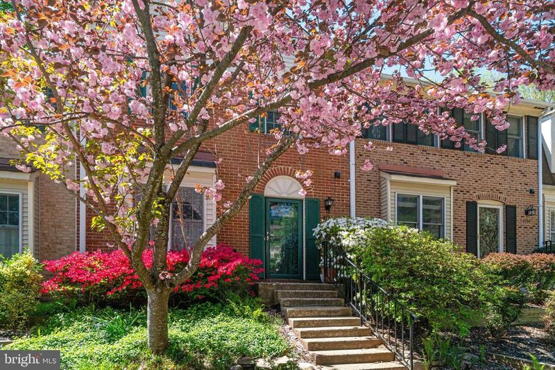 5706 Lakeside Oak Ln, Burke, VA 22015