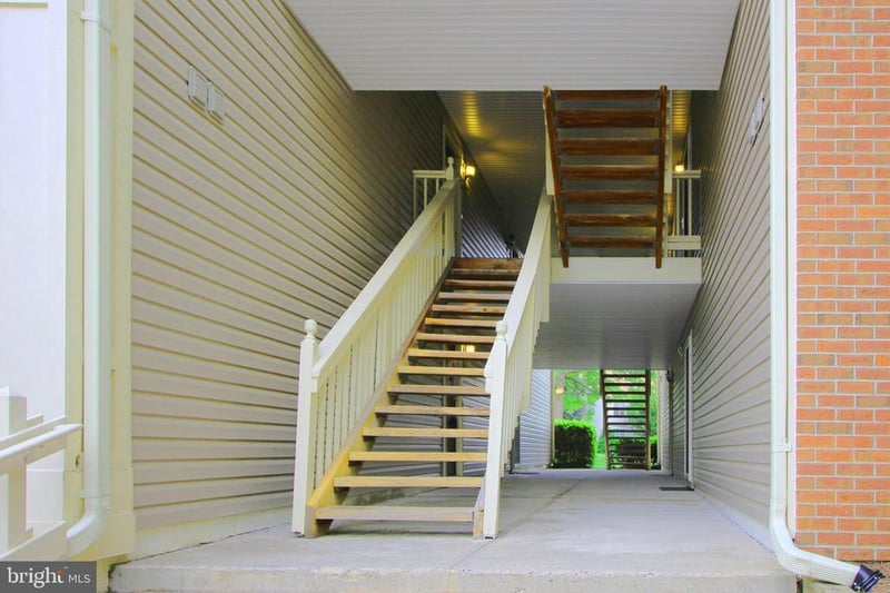 3801 Ridge Knoll Ct #210A, Fairfax, VA 22033