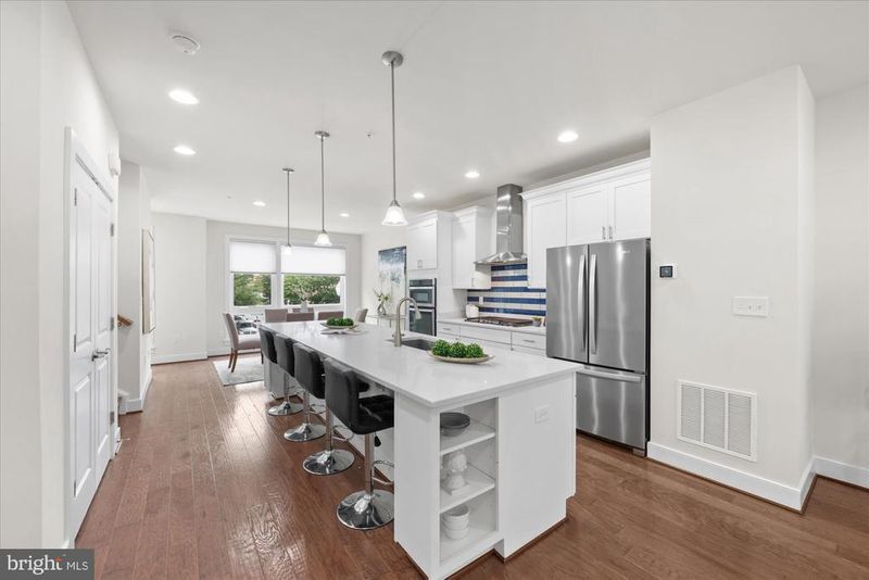 402 Stabler Ln, Alexandria, VA 22304