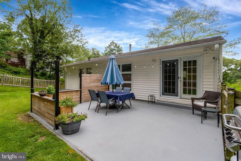 6612 Cottonwood Dr, Alexandria, VA 22310