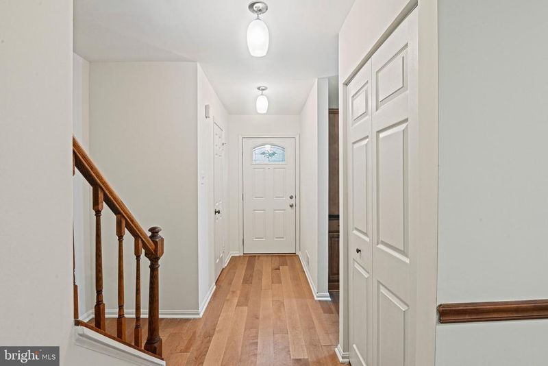 5706 Lakeside Oak Ln, Burke, VA 22015